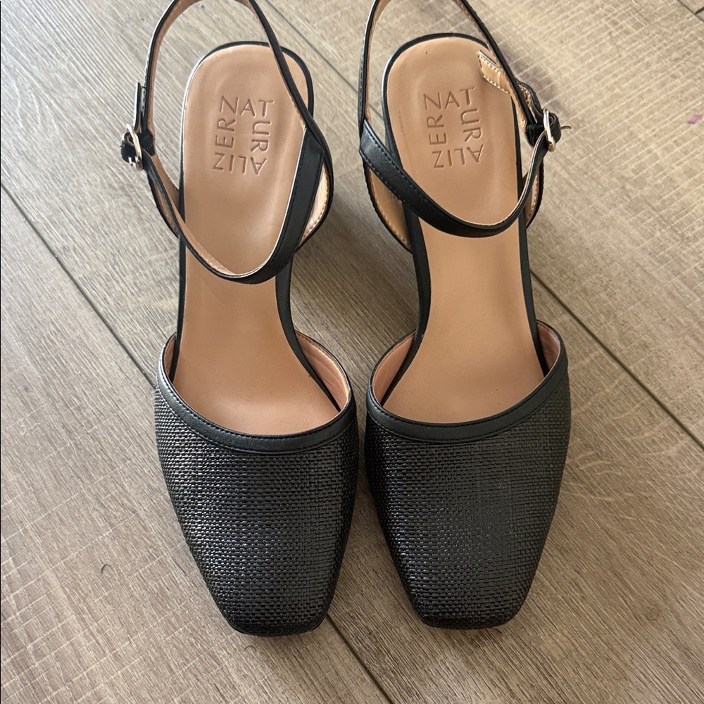 Naturalizer Black Textured Slingback Heels size 8.5 close toe